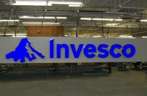 benefits of digital print signs of Invesco company